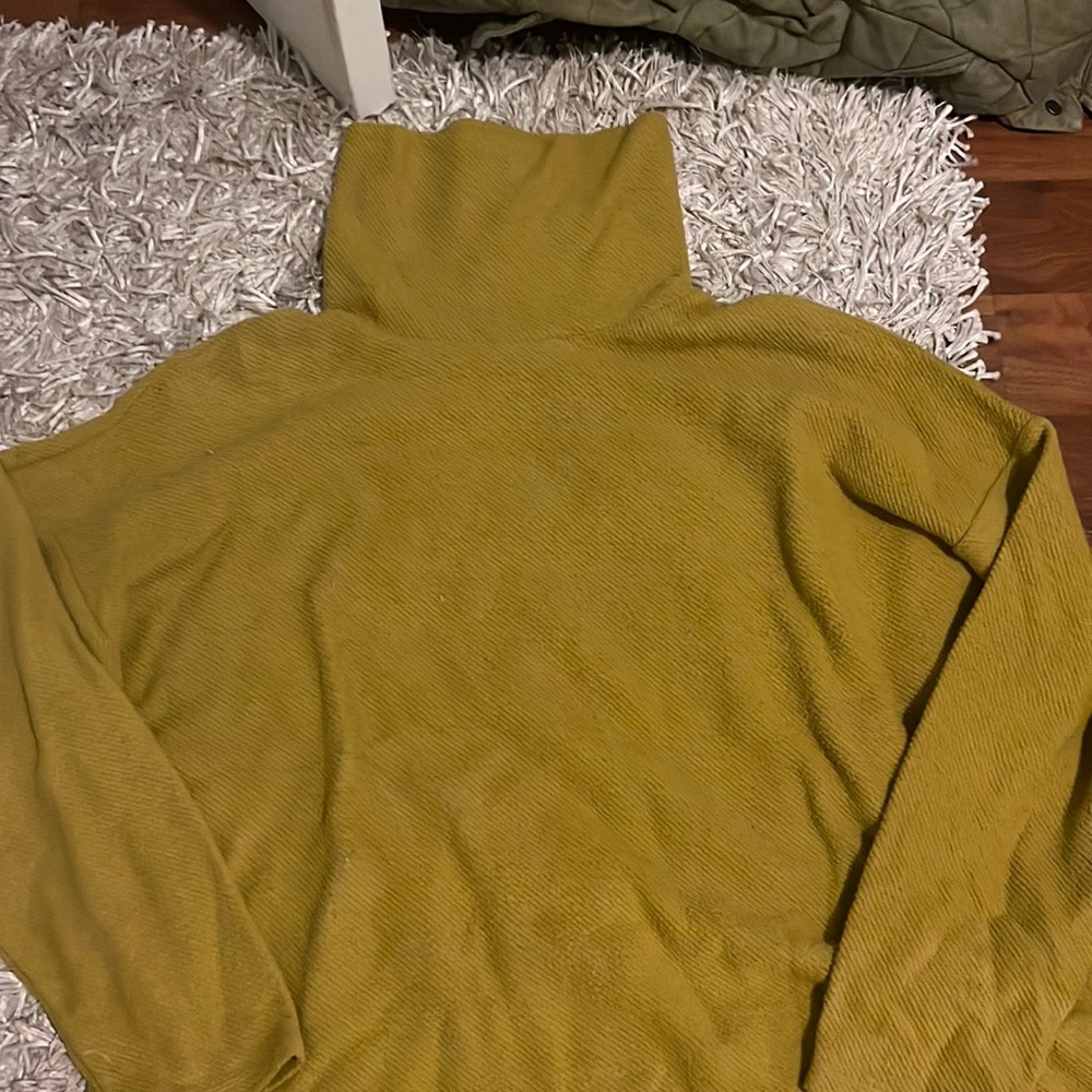 Large Mustard Yellow Aerie Turtleneck Sweater